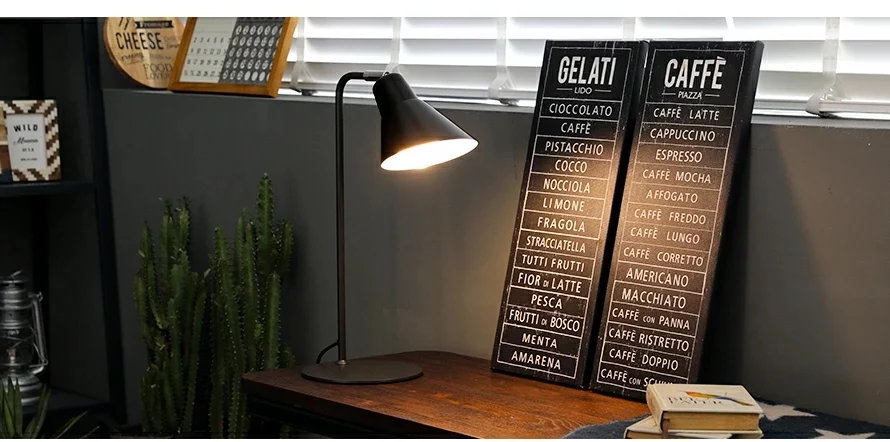 デスクライト電球色LED付の使用イメージ